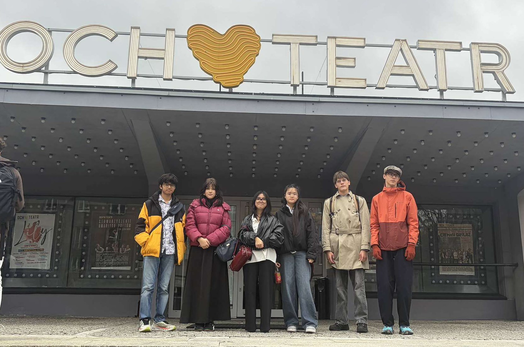 IAS students outside Och-Teatr